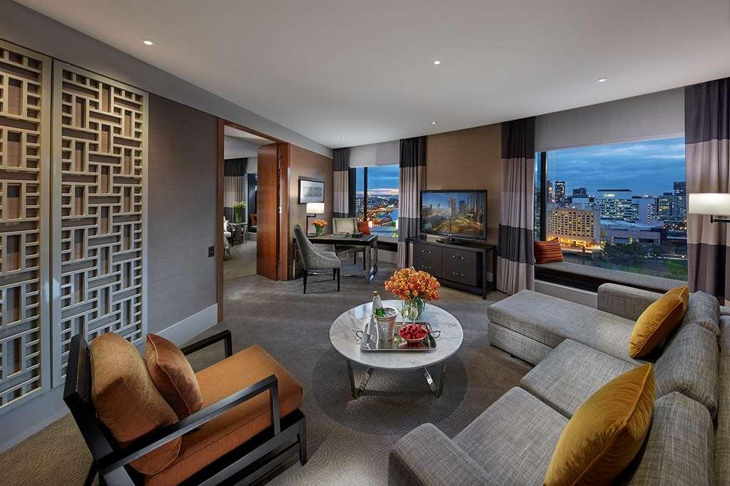 Crown Towers Melbourne Quarto foto The living room of a suite at the Mandarin Oriental, London