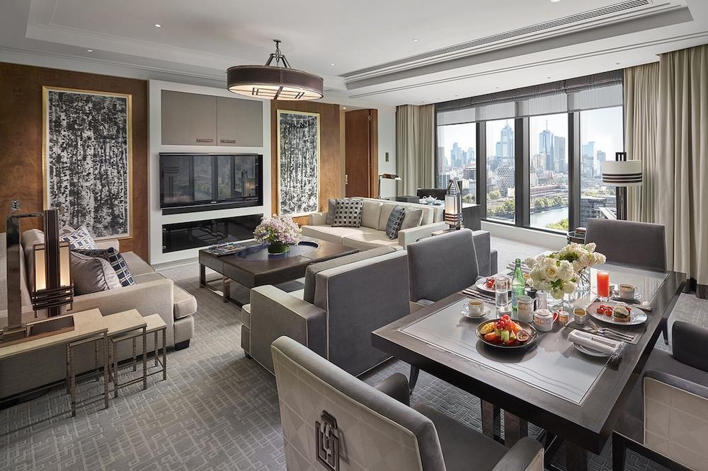 Crown Towers Melbourne Exterior foto The living room of a suite at The Hari