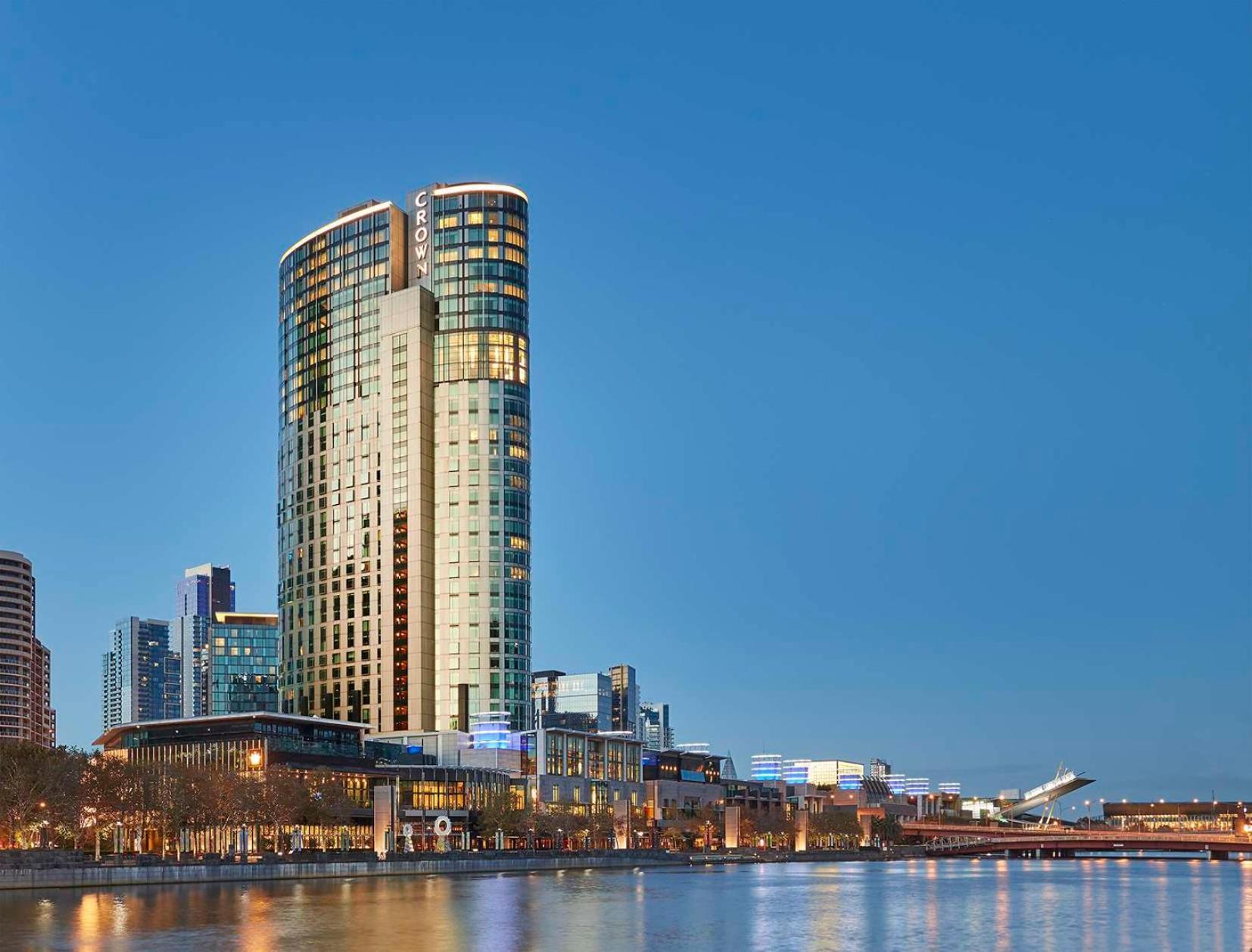 Crown Towers Melbourne Exterior foto The Crown Hotel at Night