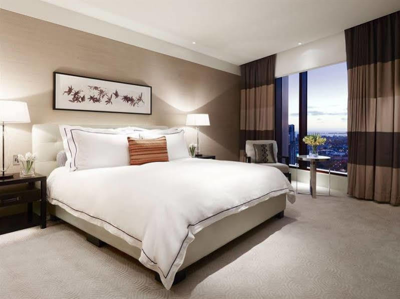 Crown Towers Melbourne Exterior foto A bedroom at The Ritz-Carlton, Downtown, Los Angeles